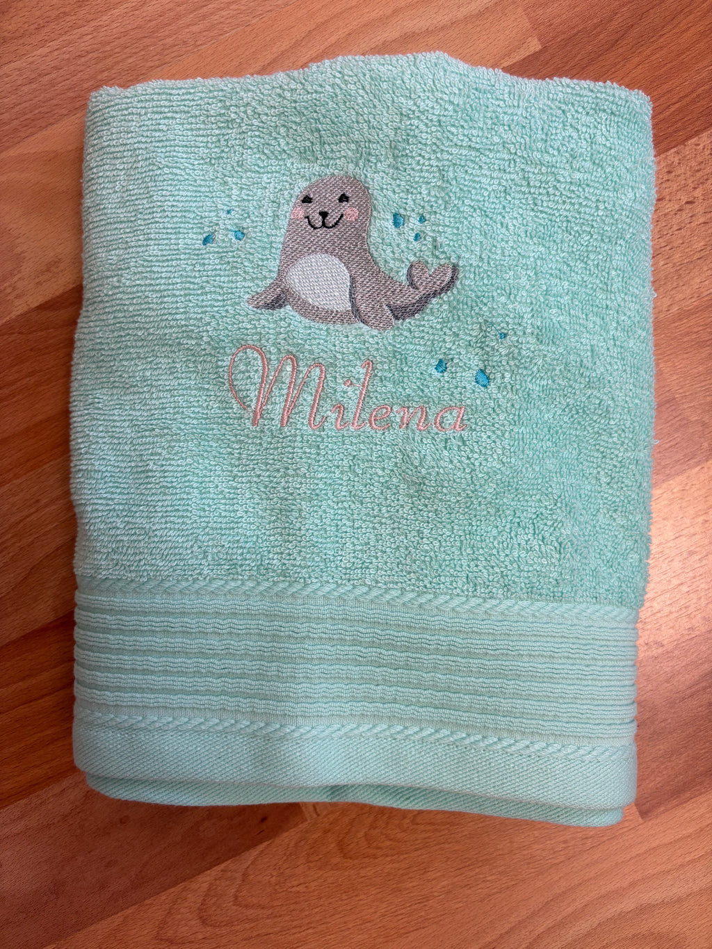 Besticktes Handtuch 50 cm x 100 cm
